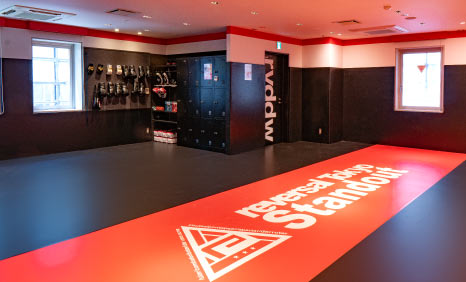 リバーサルジム東京スタンドアウト-ACFit麹町スタジオ|キックボクシング・柔術・総合格闘技